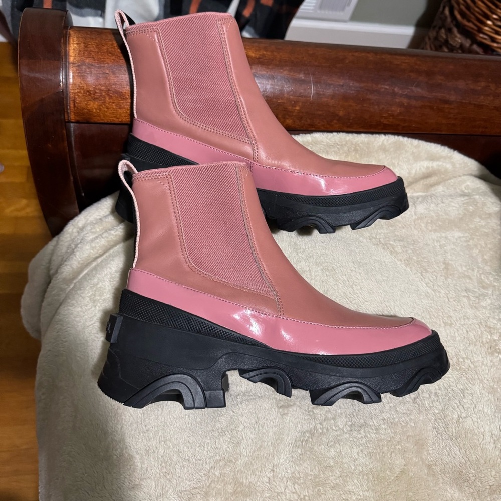 Sorel Pink Chelsea Ankle Boots with Chunky Sole